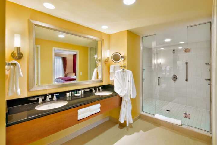 Room 33 of 61