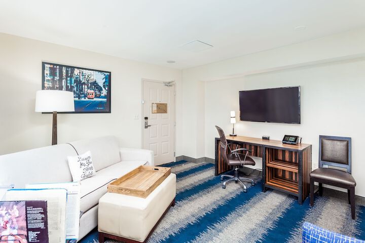 Room 27 of 60