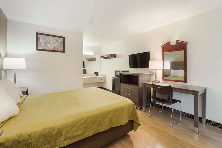 Room 11 of 29
