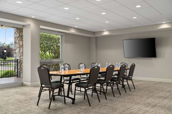 DoubleTree by Hilton Pittsburgh Airport