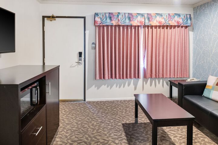 Room 13 of 34