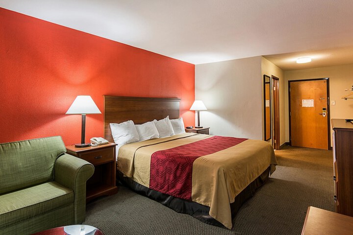 Room 27 of 35