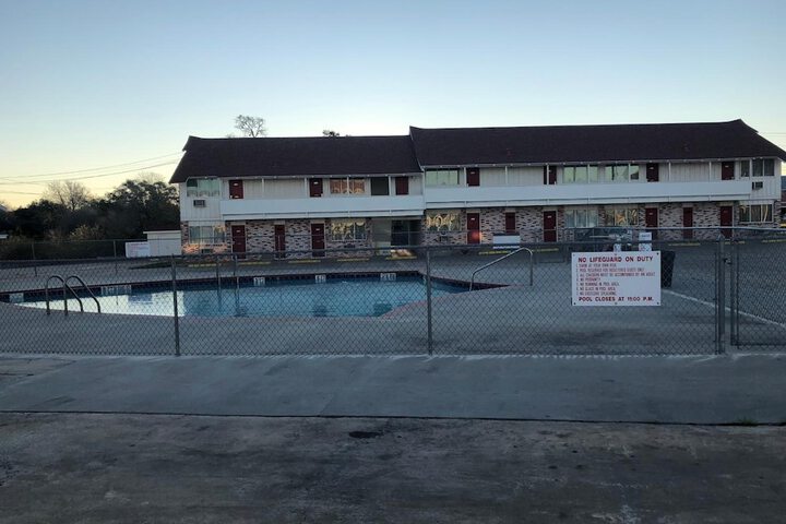 Pool 6 of 18
