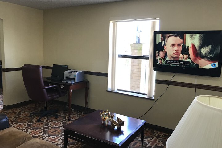 Clairmont Inn & Suites Warren