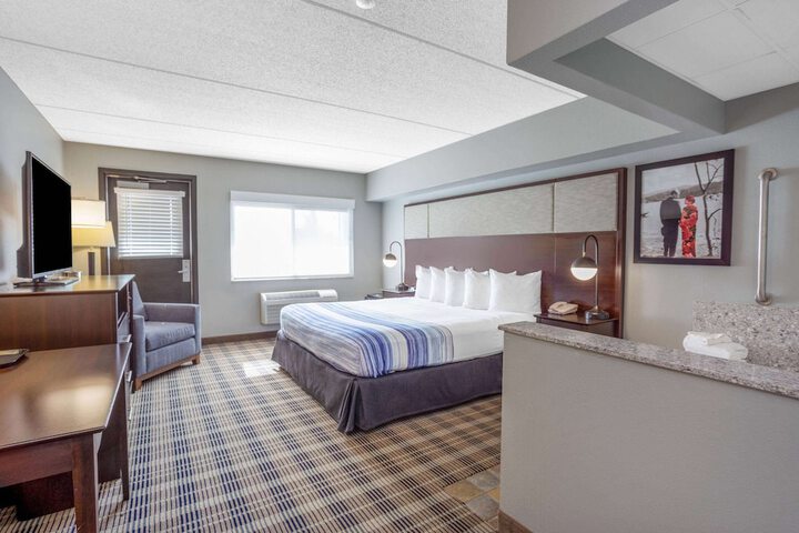 Room 10 of 27