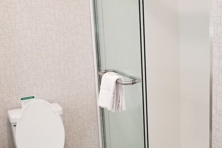 Holiday Inn Express & Suites Lake Forest by IHG