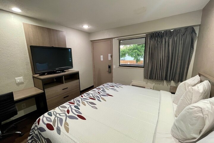 Room 13 of 34