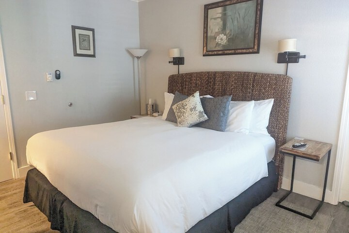 Room 44 of 102