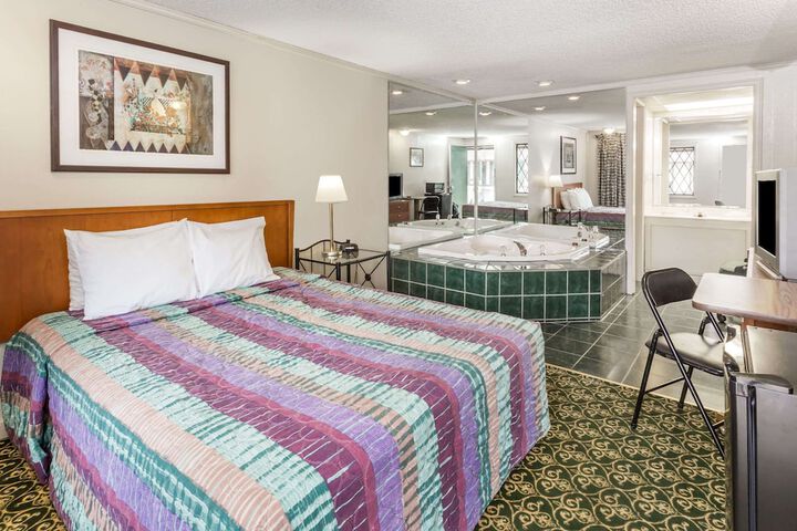 Room 15 of 19