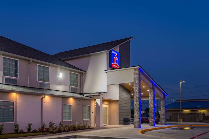 Hotel 2 of 35