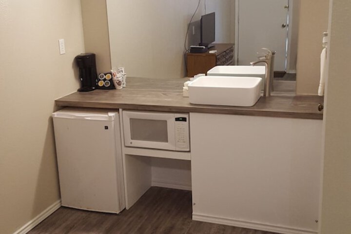 Room 6 of 12