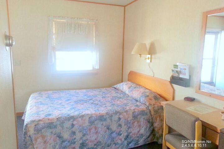 Room 13 of 16