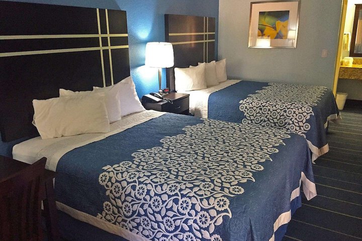 Room 11 of 18