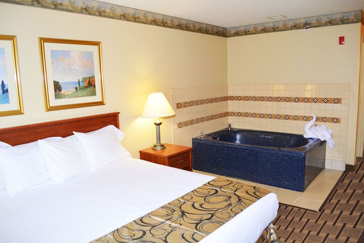 Baymont by Wyndham Waterford / Burlington WI