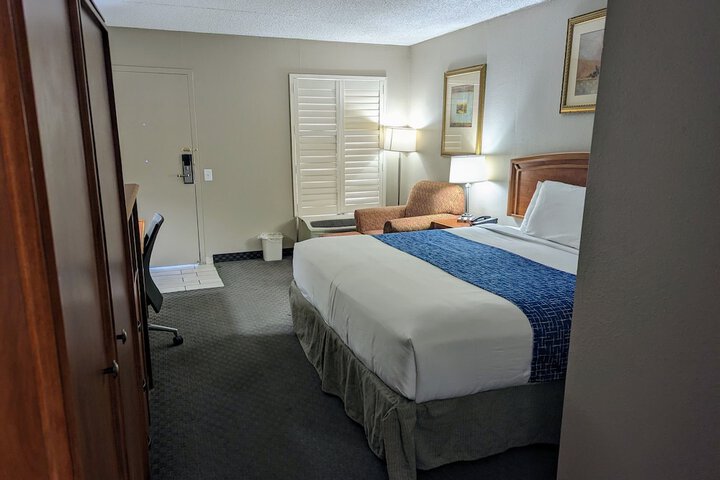 Room 18 of 27