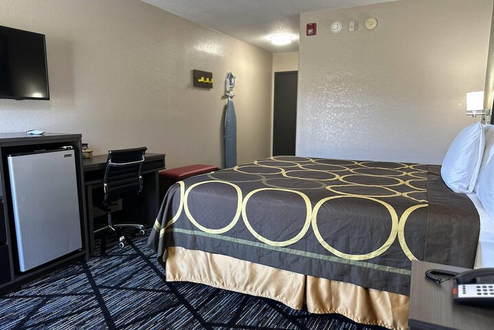 Super 8 by Wyndham Kinder / Coushatta near Casino