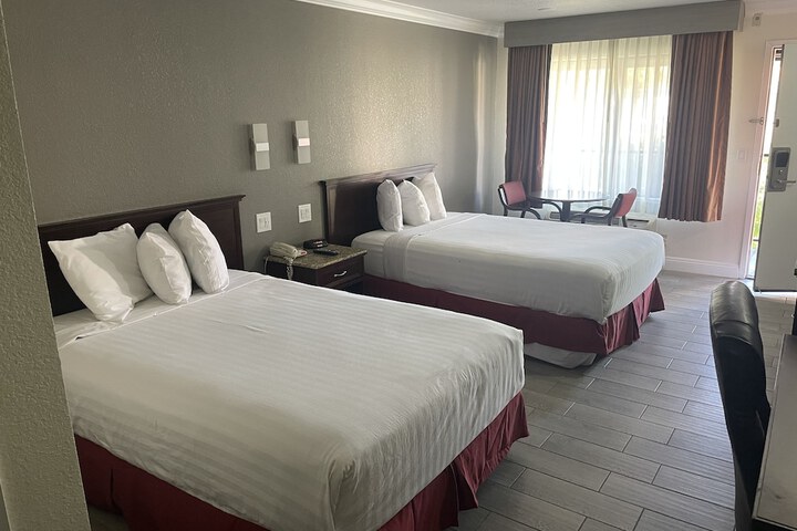 Room 28 of 33