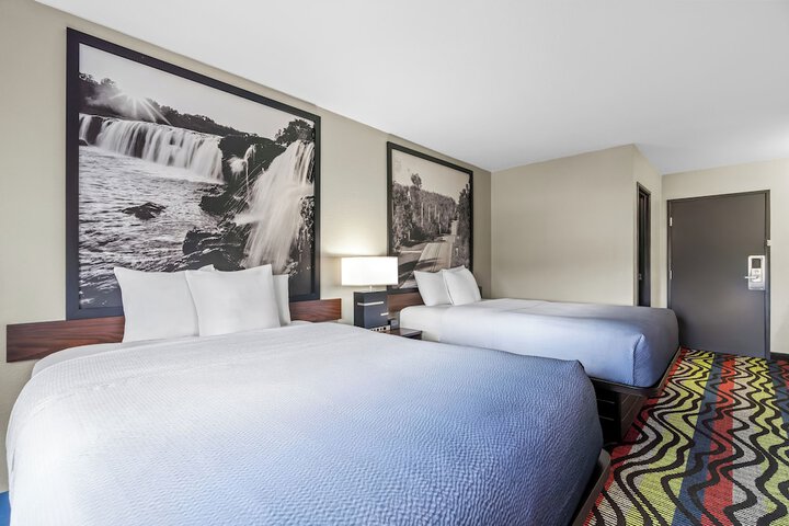 Super 8 by Wyndham Farmington