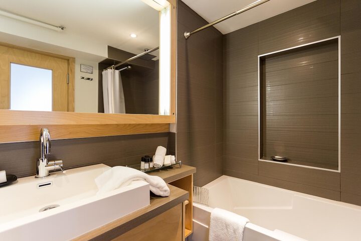 Room 30 of 54