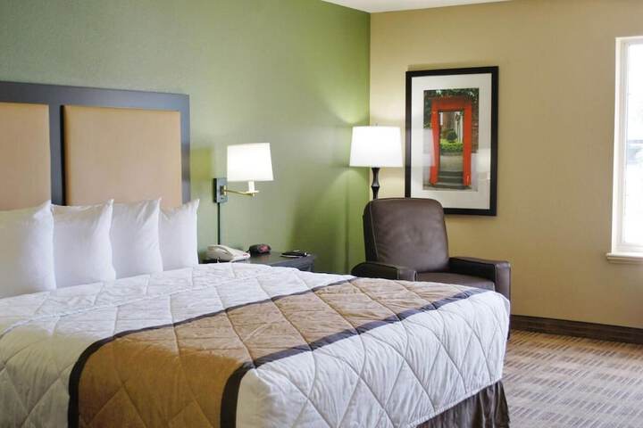 Room 16 of 18