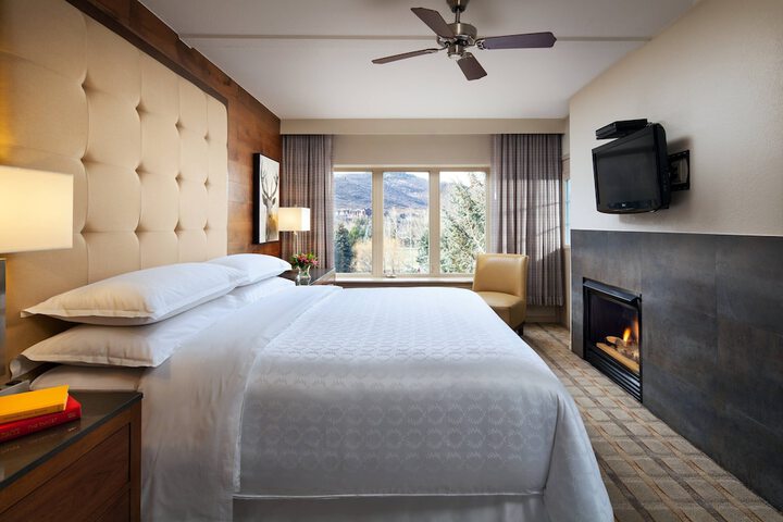 Room 10 of 16