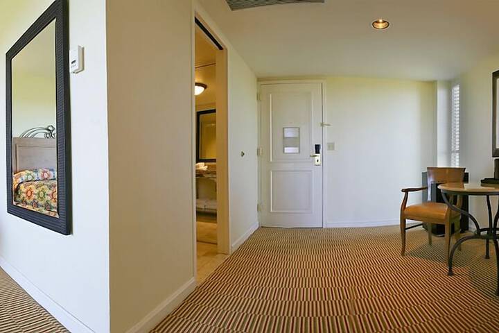 Room 13 of 33