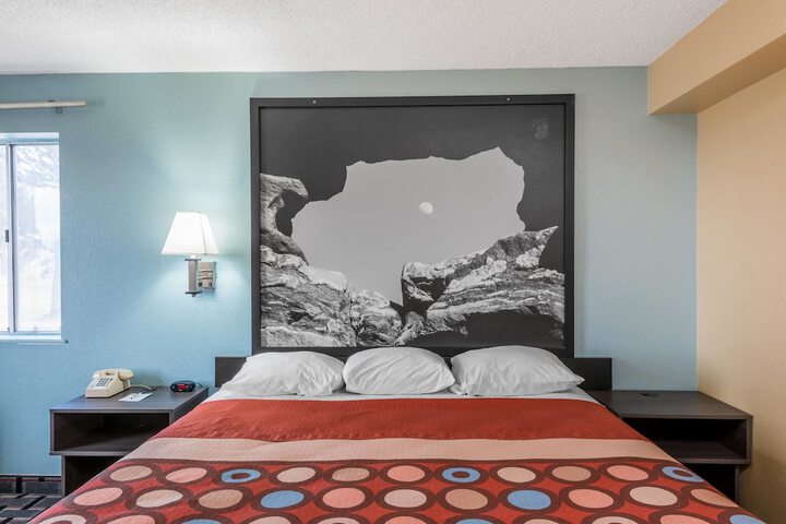 Room 16 of 27