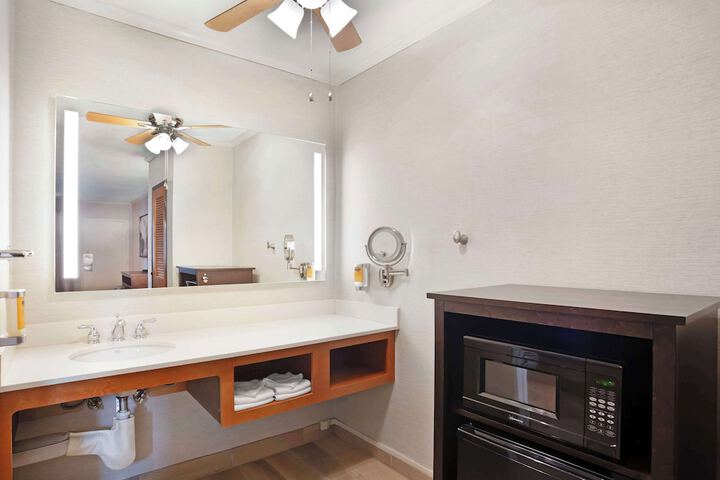 Best Western Plus Black Oak