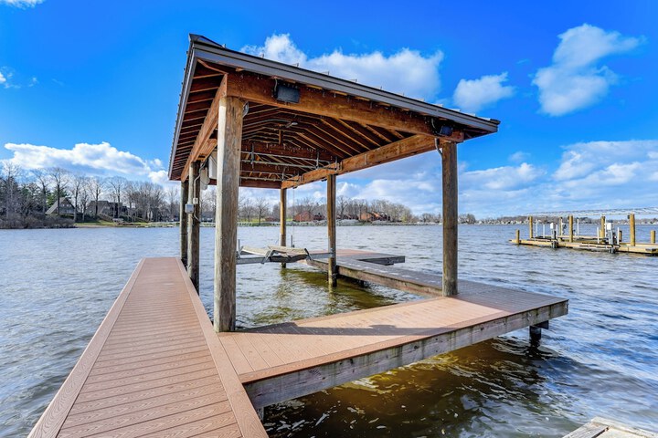 House on Paw Paw Lake w / Private Dock!