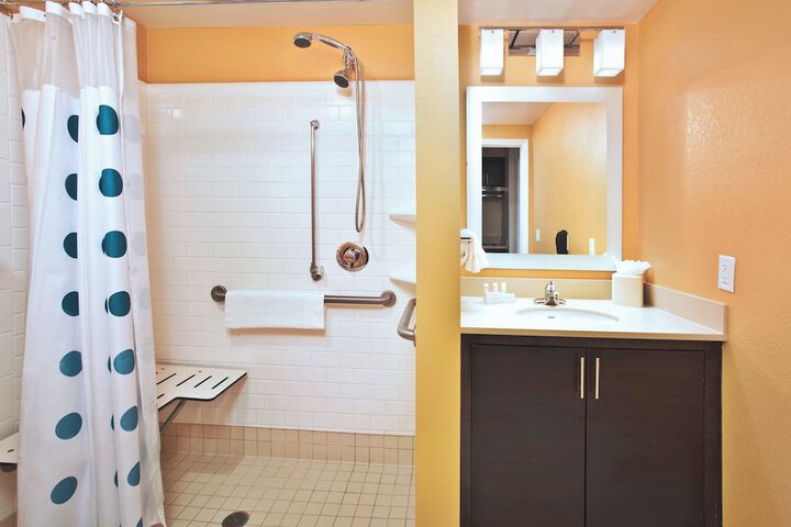 TownePlace Suites by Marriott Republic Airport Long Island