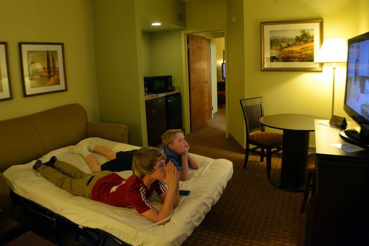Euro Suites Hotel