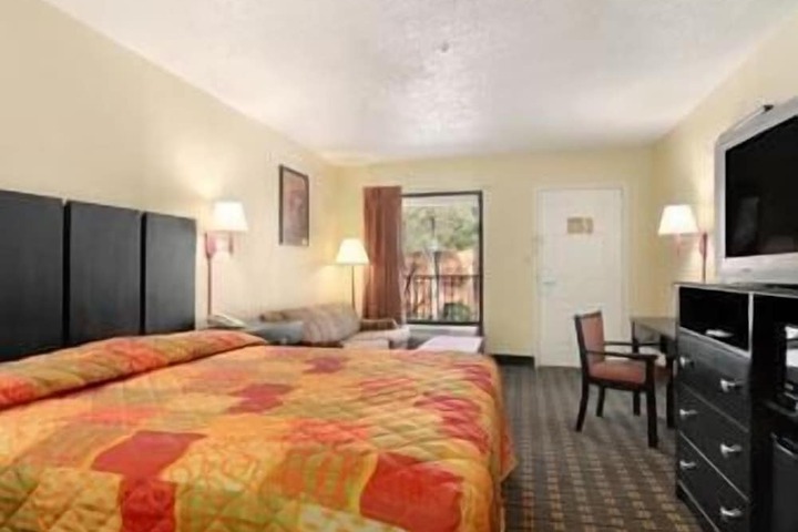 Room 15 of 19