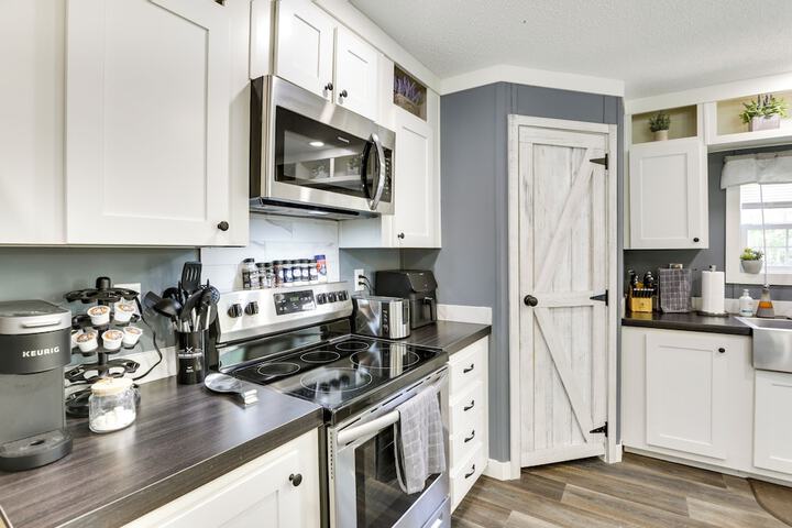 Charming Perry Home 2 Mi to the Gulf!