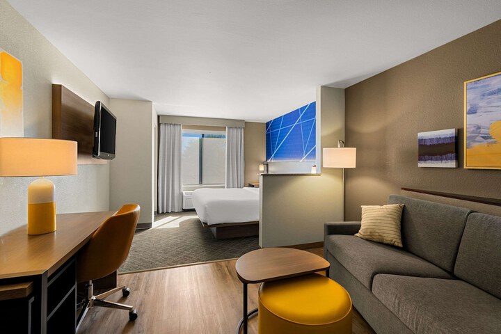 Room 18 of 37