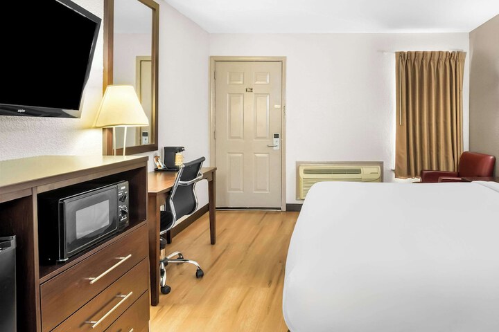 Room 12 of 32