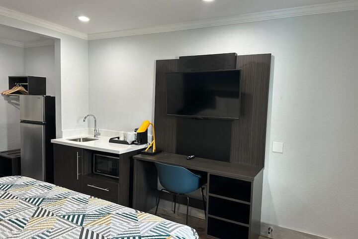 Room 18 of 32