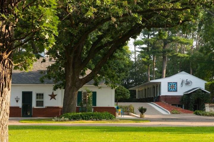 Oak Park Inn