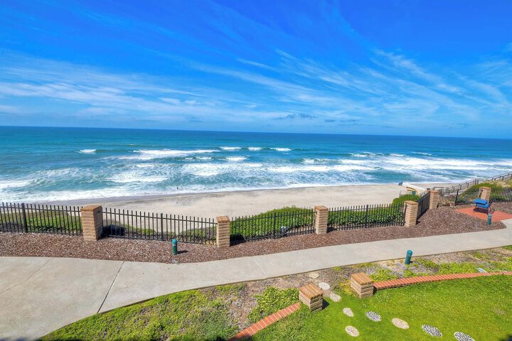 Solana Sunset Stunning Beachside Retreat for 4!
