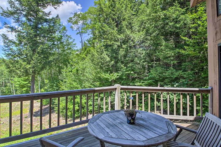 Bartlett Condo w / Mtn-view Deck 1 Mi to Skiing!