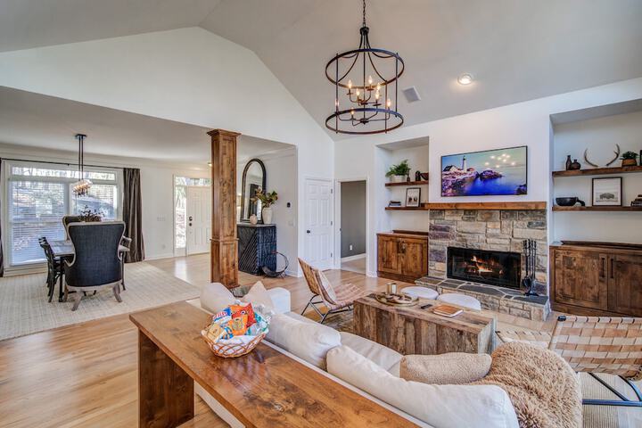 Luxury Mountain Home in Big Canoe! Golf / Lake / EV / Game Room!