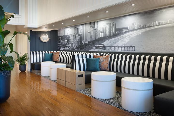Hampton Inn & Suites Myrtle Beach / Oceanfront