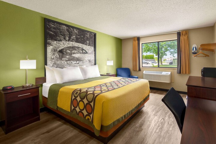 Super 8 by Wyndham Ankeny / Des Moines Area