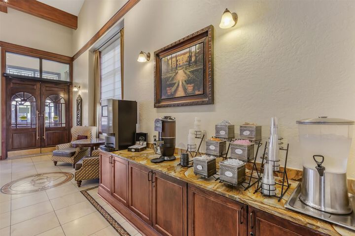 Best Western Plus Greenwell Inn