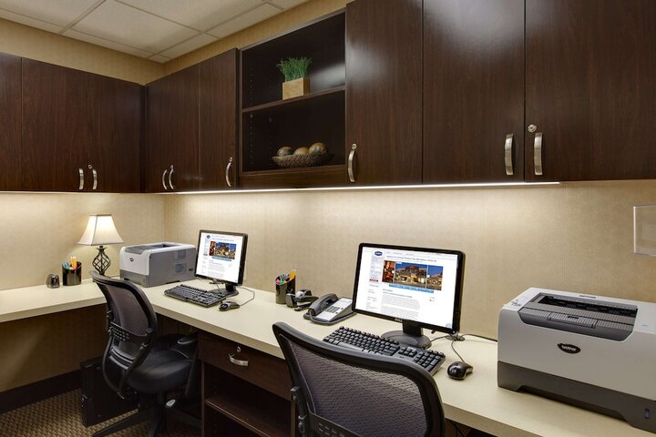 Business Center 21 of 21
