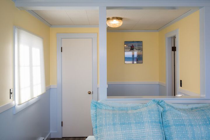Room 11 of 32