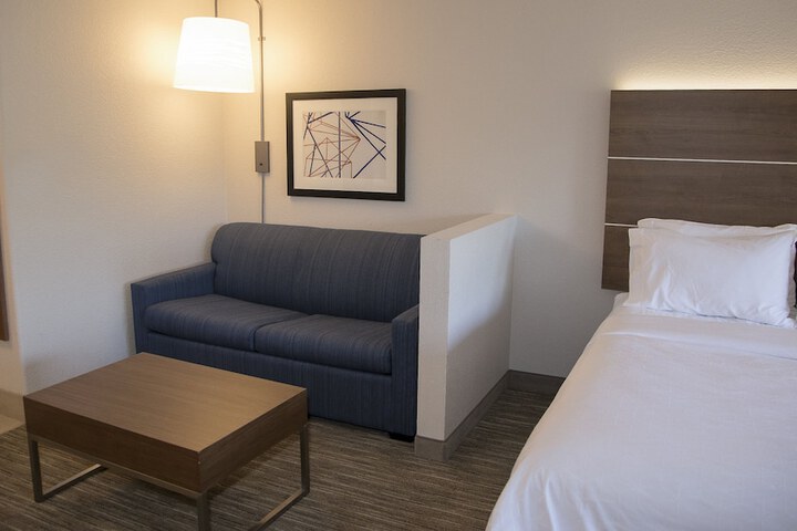 Room 19 of 77