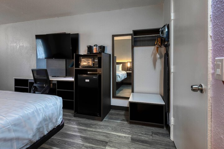 Clarion Pointe Decatur River City