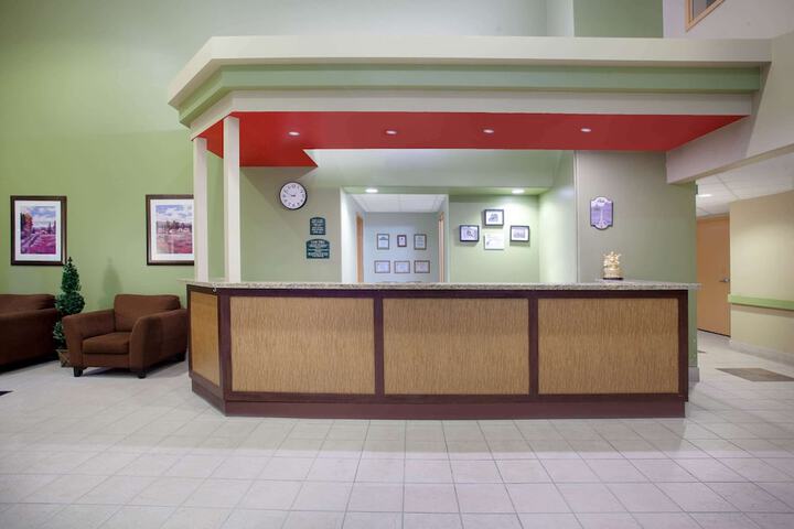 Super 8 by Wyndham Midland