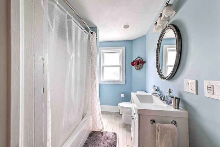 lucky Dawg Pet-friendly Abode Near St. Louis!