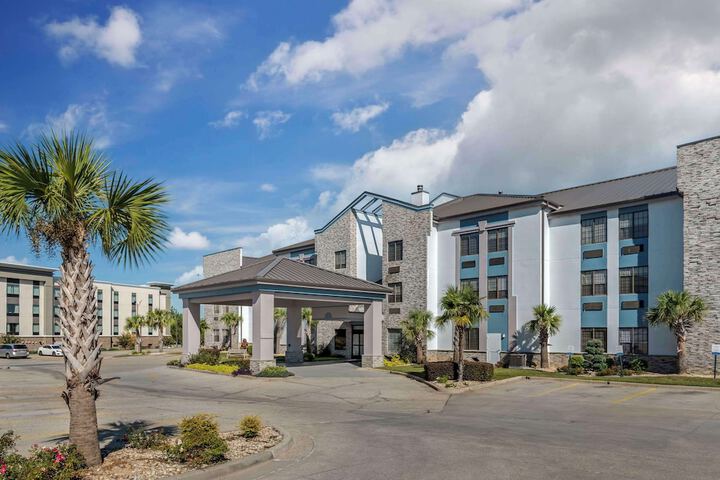 Hotel 2 of 49